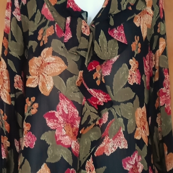 Chico’s long sleeved floral print Blouse - Picture 3 of 7